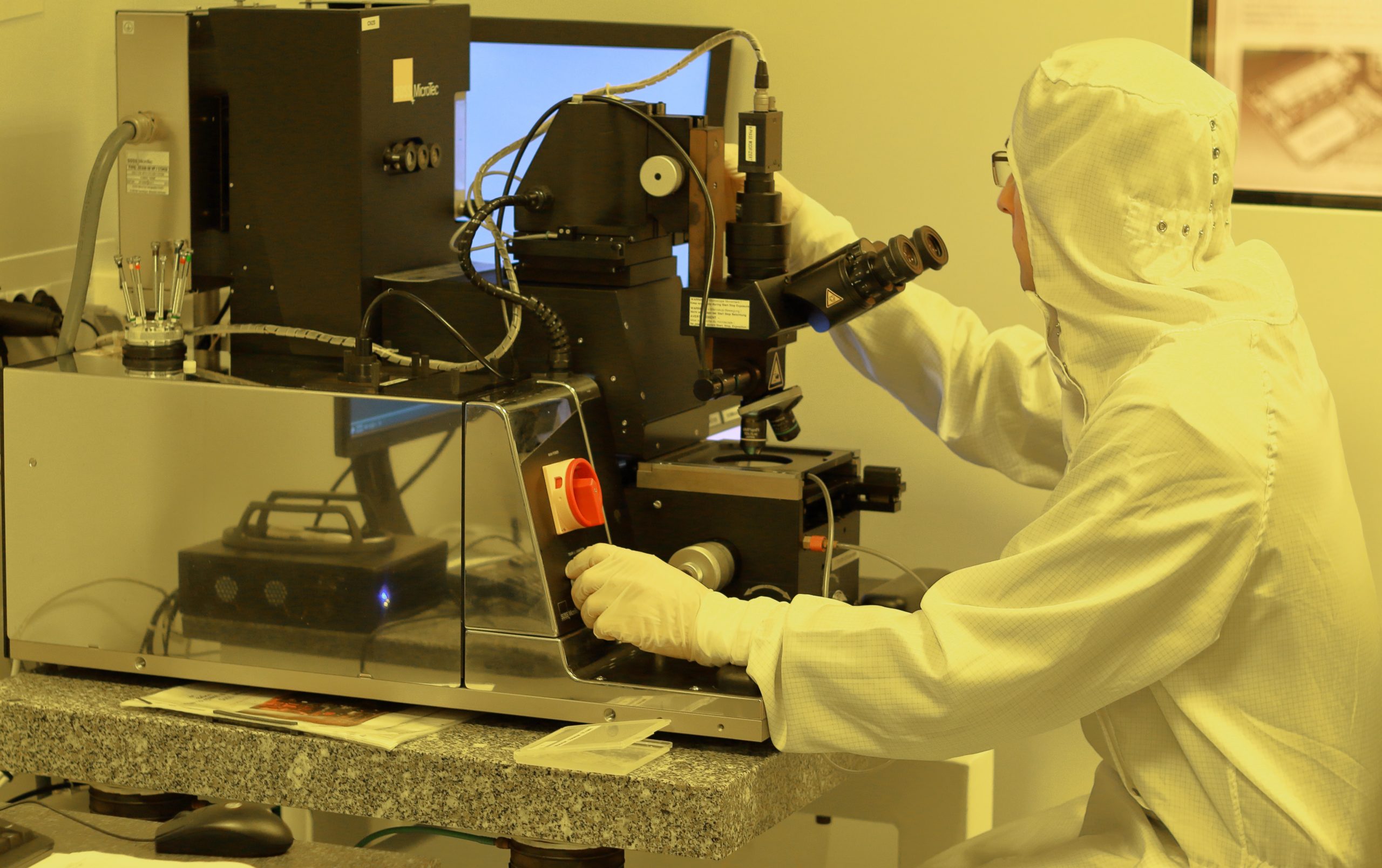 nanotechnológia, mikroszkóp tudóssal